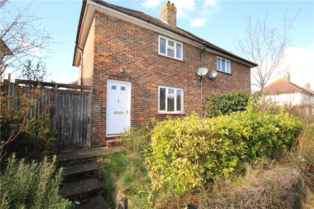 2 bed house to rent, Cypress Road, Guildford, GU1