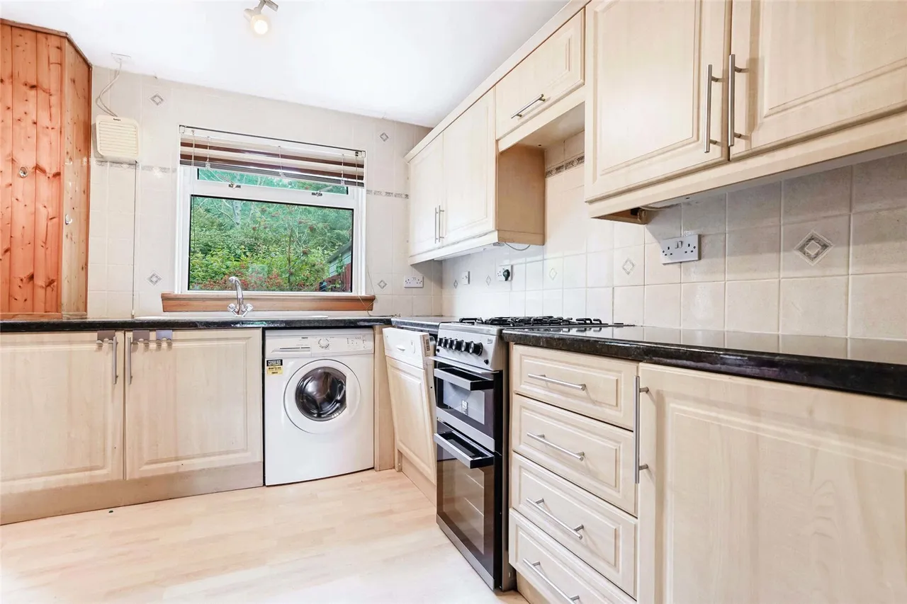 Woodhead Grove, Cumbernauld, Glasgow, North Lanarkshire, G68, photo 9