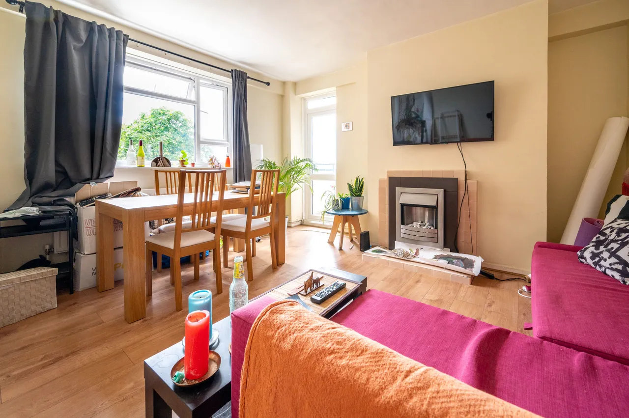 3 bed flat to rent — 61 Cumberland House, Kingston Hill, Kingston upon Thames