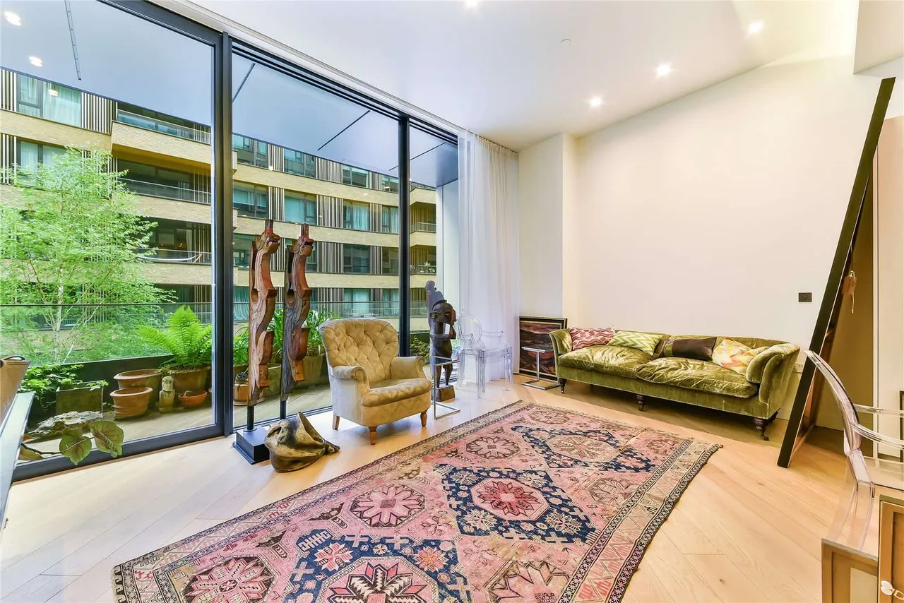 2 bed flat to rent — Television Centre, 101 Wood Lane, White City, London, W12 7FS
