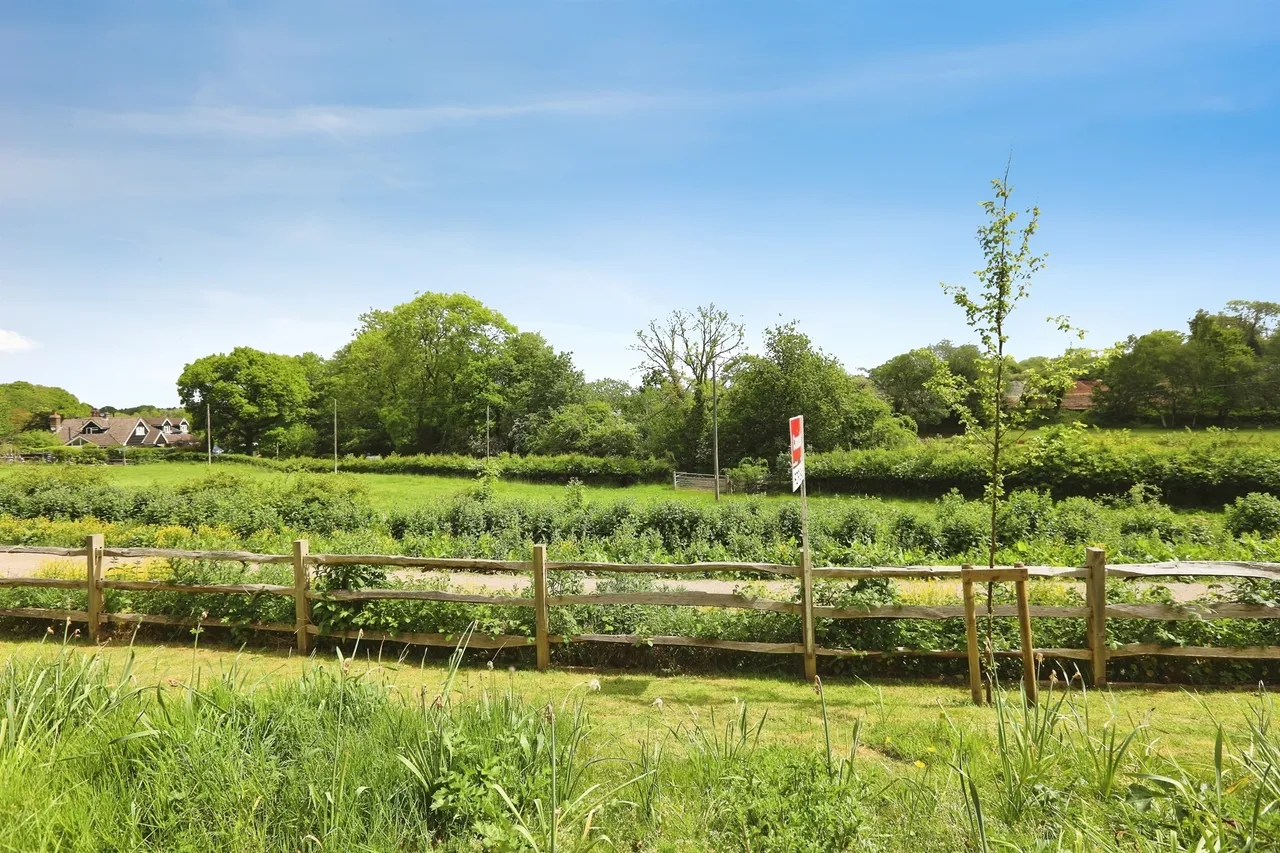 Bluebell Lane, Sharpthorne, East Grinstead, photo 11
