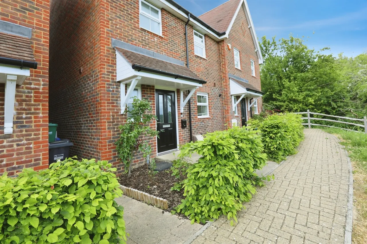 Bluebell Lane, Sharpthorne, East Grinstead, photo 2