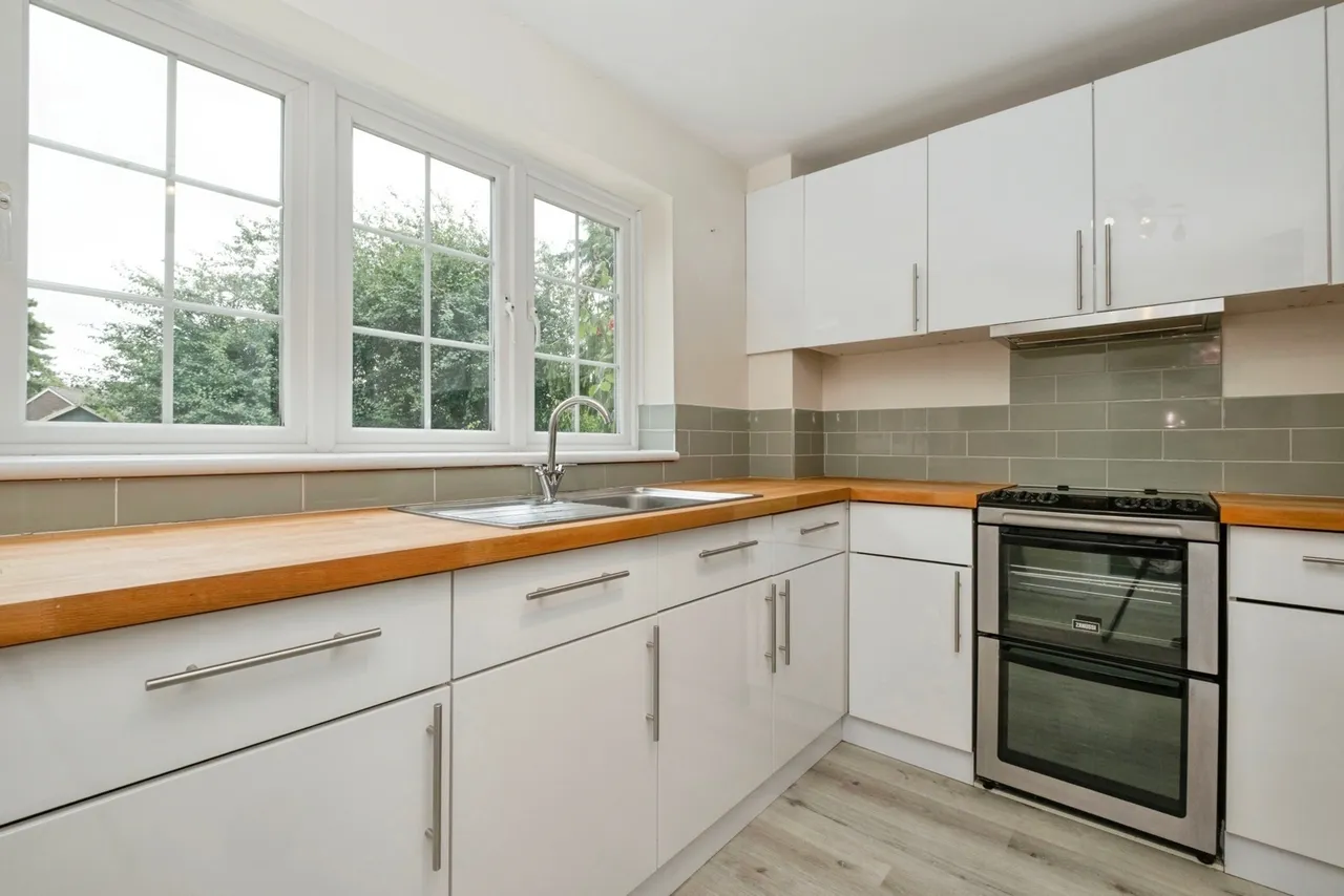 Pretoria Avenue, Midhurst, GU29, photo 5