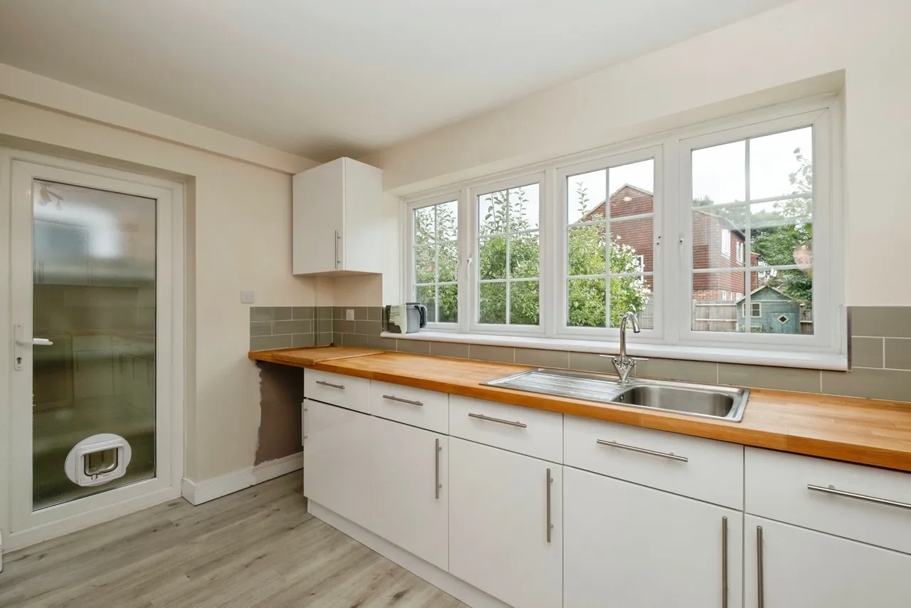 Pretoria Avenue, Midhurst, GU29, photo 3
