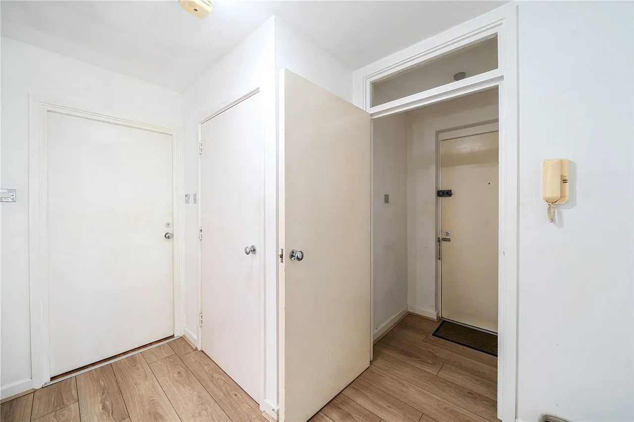 Sandalwood Drive, Ruislip, HA4, photo 17