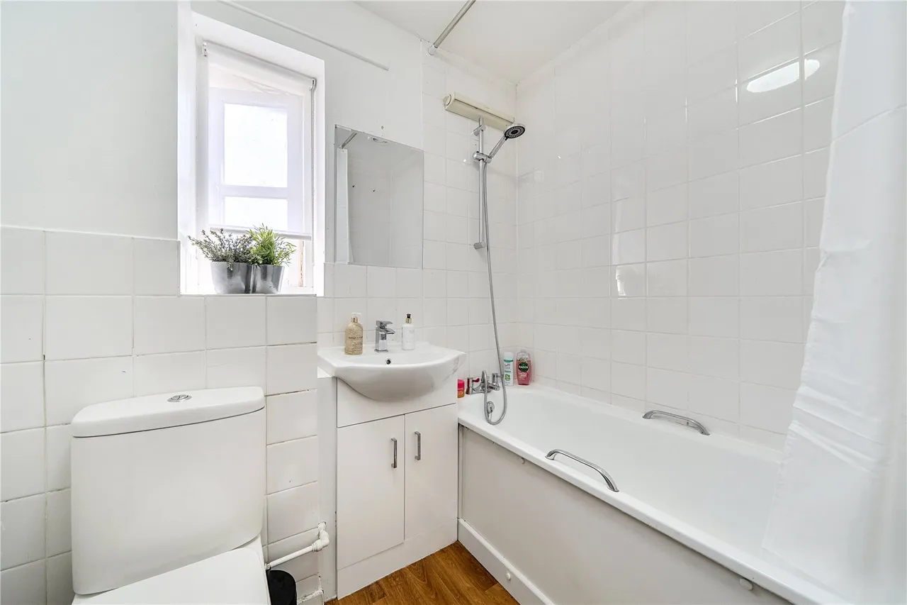 Sandalwood Drive, Ruislip, HA4, photo 8