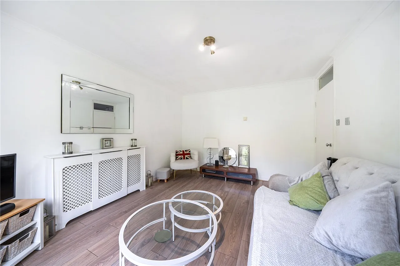 Sandalwood Drive, Ruislip, HA4, photo 3