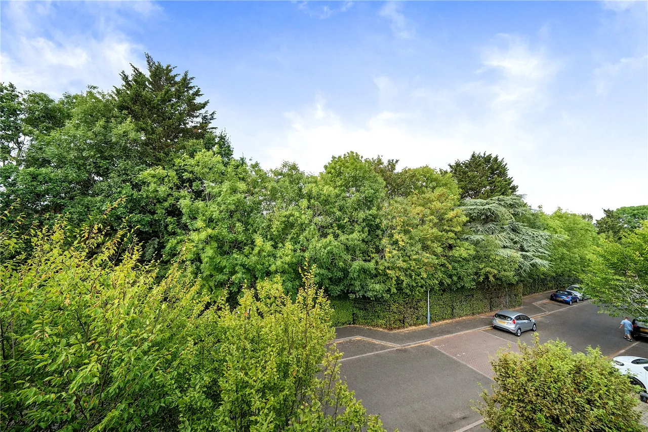 Sandalwood Drive, Ruislip, HA4, photo 9