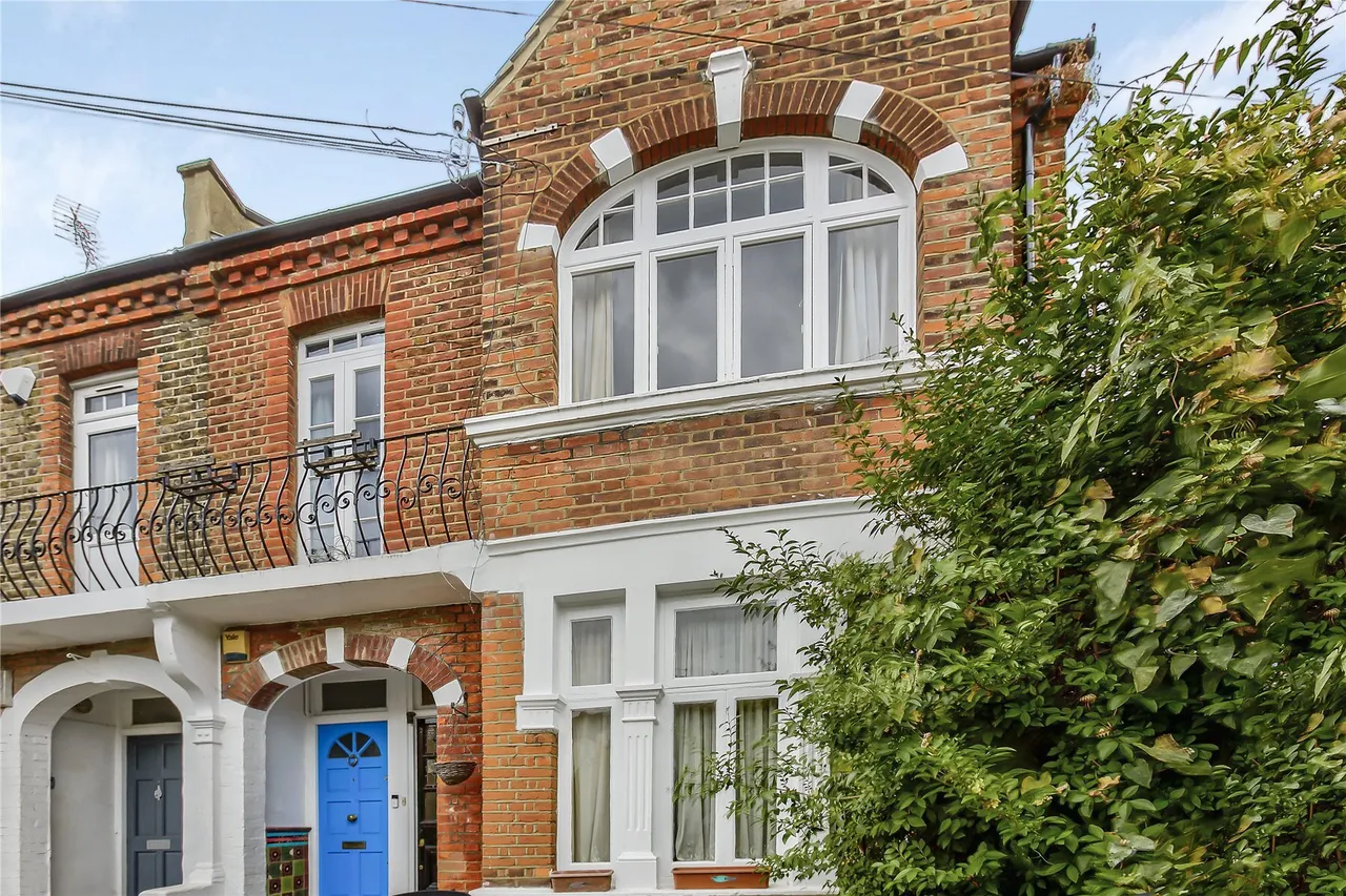 2 bed flat for sale, Dornton Road, London, SW12