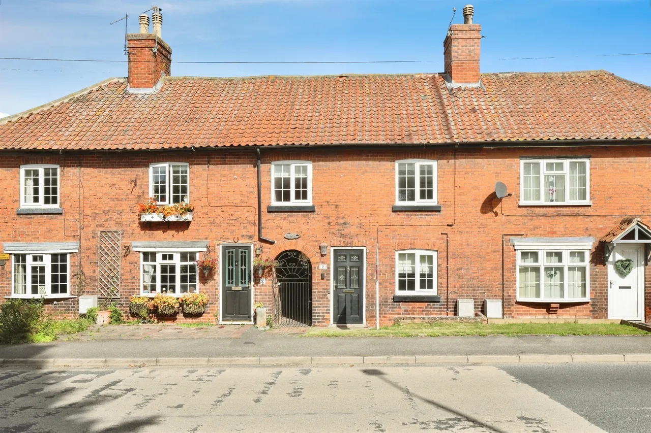 2 bed house for sale — Shop Row, Barnby Moor, Retford