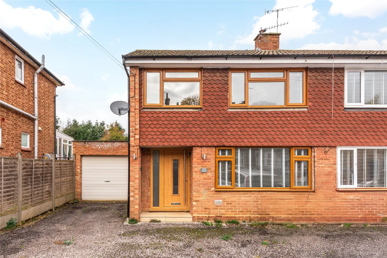 3 bed house to rent, San Remo Road, Aspley Guise, MK17