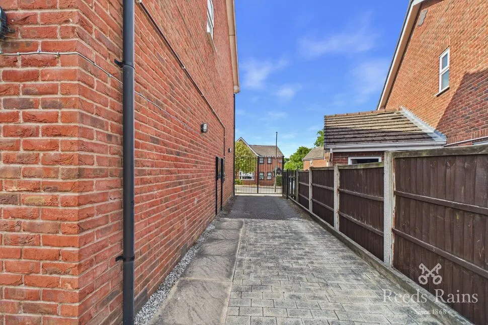 Blackthorn Close, Hasland, Derbyshire, S41, photo 10