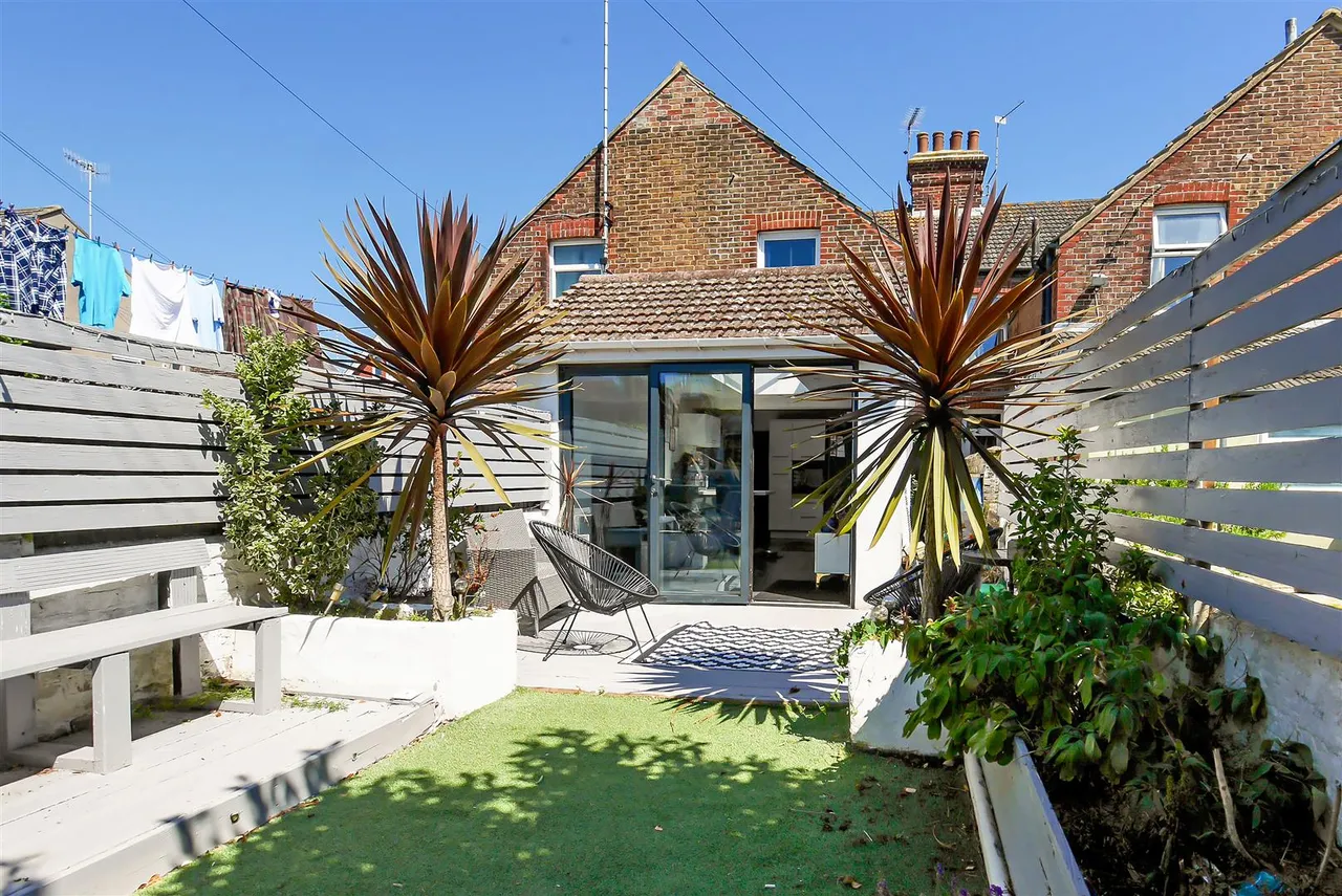 Gloucester Place, Littlehampton, photo 17