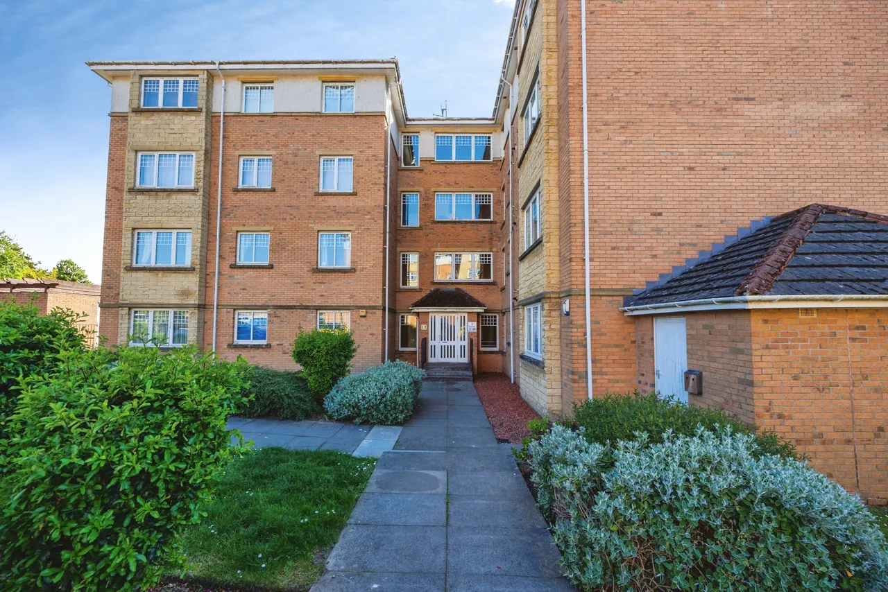 3 bed flat for sale, Lindsay Gardens, Bathgate, EH48