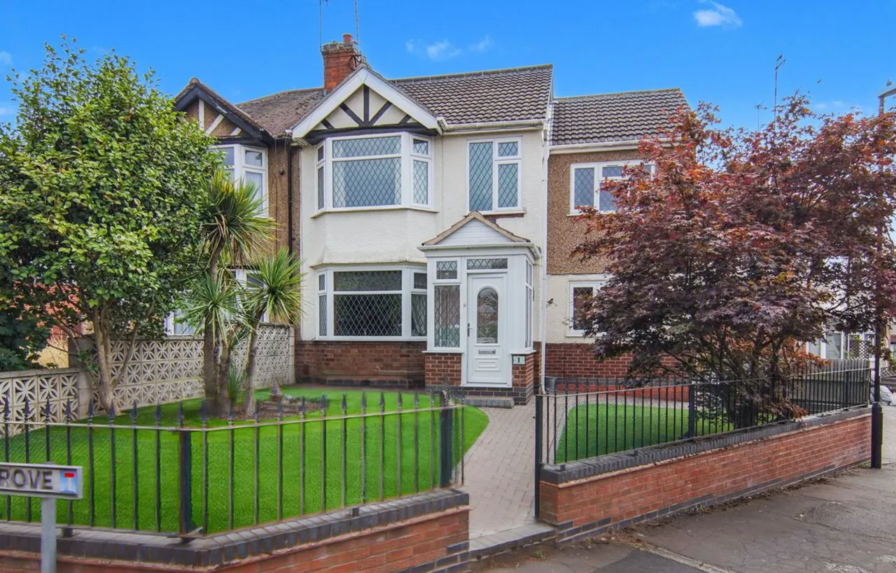 5 bed house for sale — Burnsall Grove, Coventry, CV5