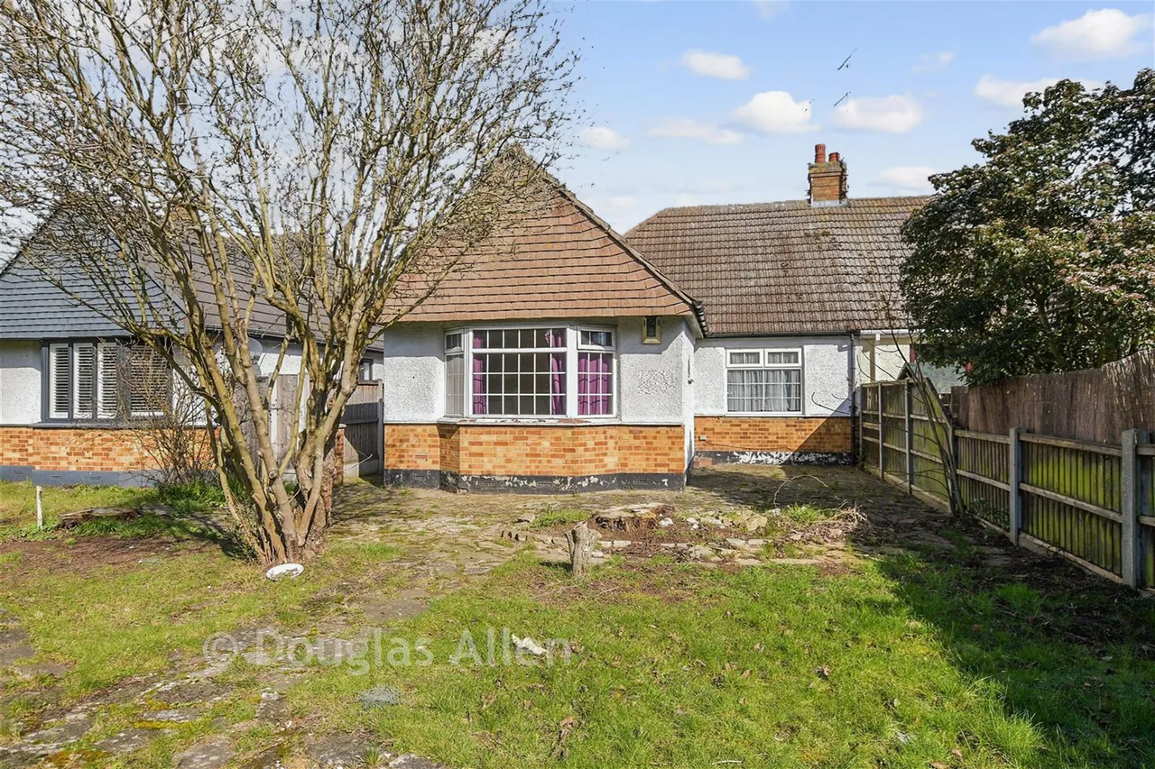 3 bed house for sale, Arterial Road, Leigh-On-Sea, SS9