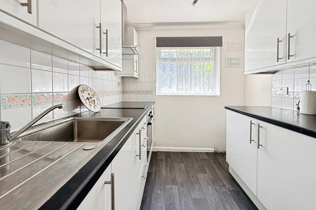 Jubilee Close, Farnborough, Hampshire, GU14 9TD, photo 3