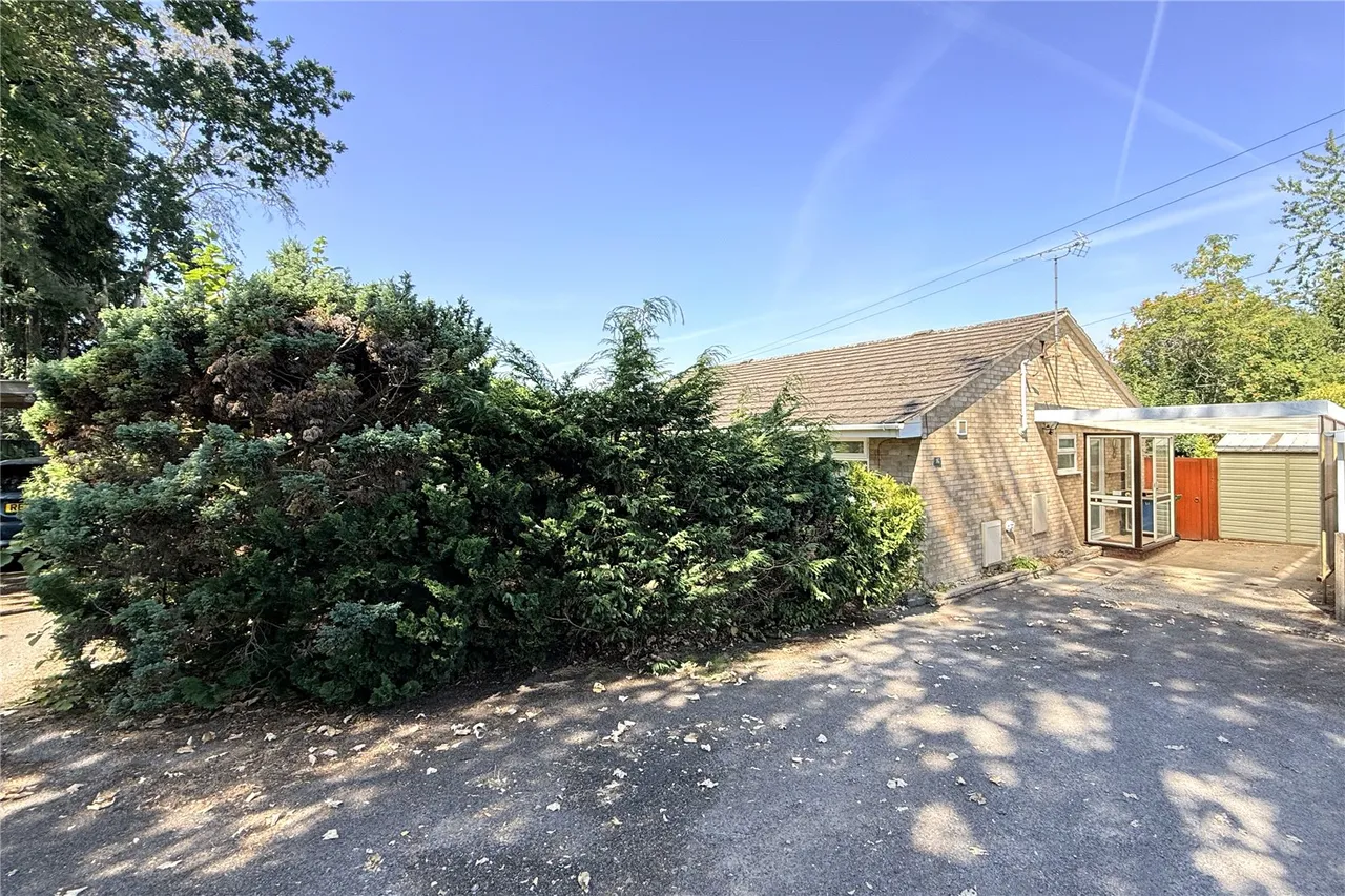 2 bed house for sale — Jubilee Close, Farnborough, Hampshire, GU14 9TD