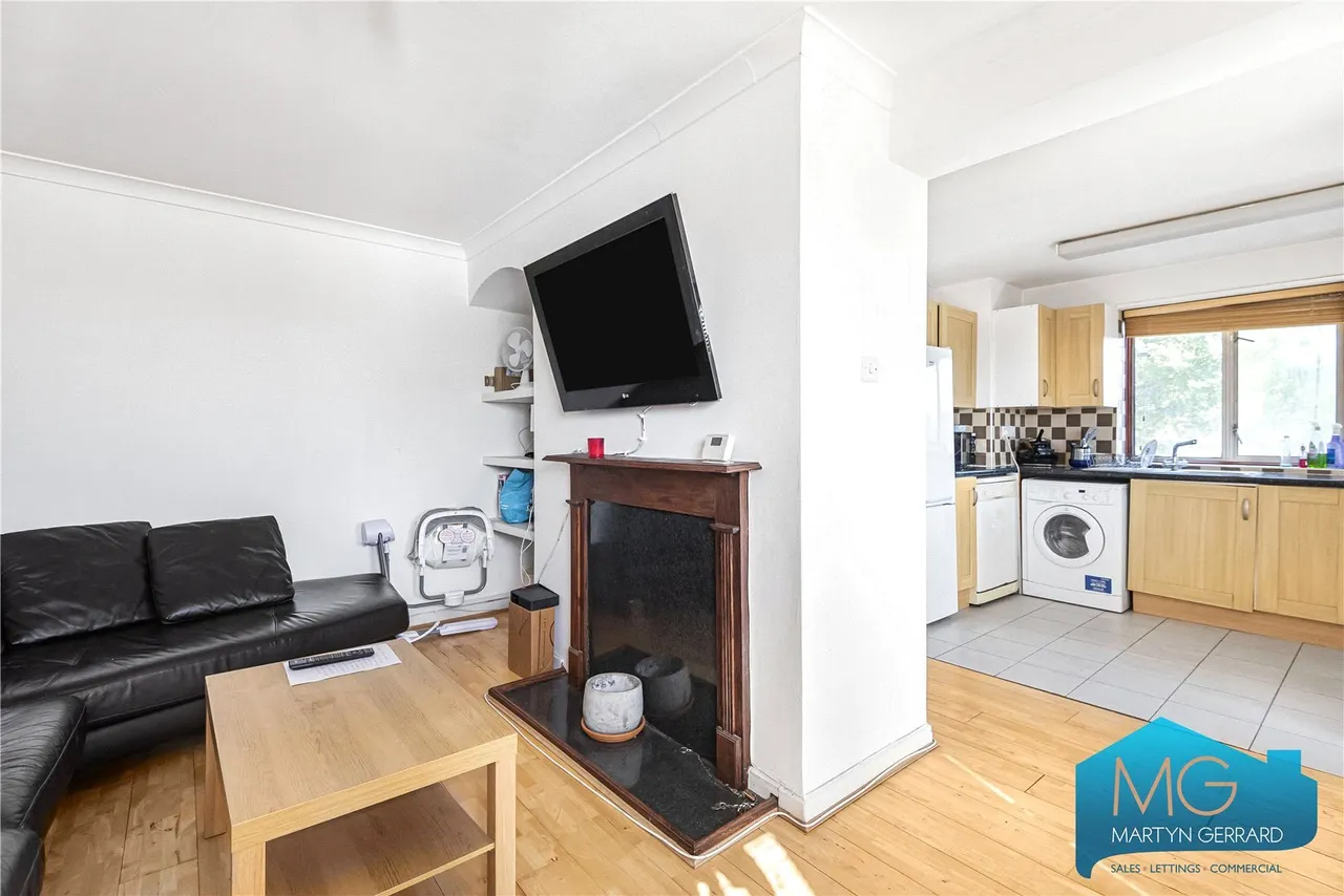 Great North Road, East Finchley, N2, photo 2