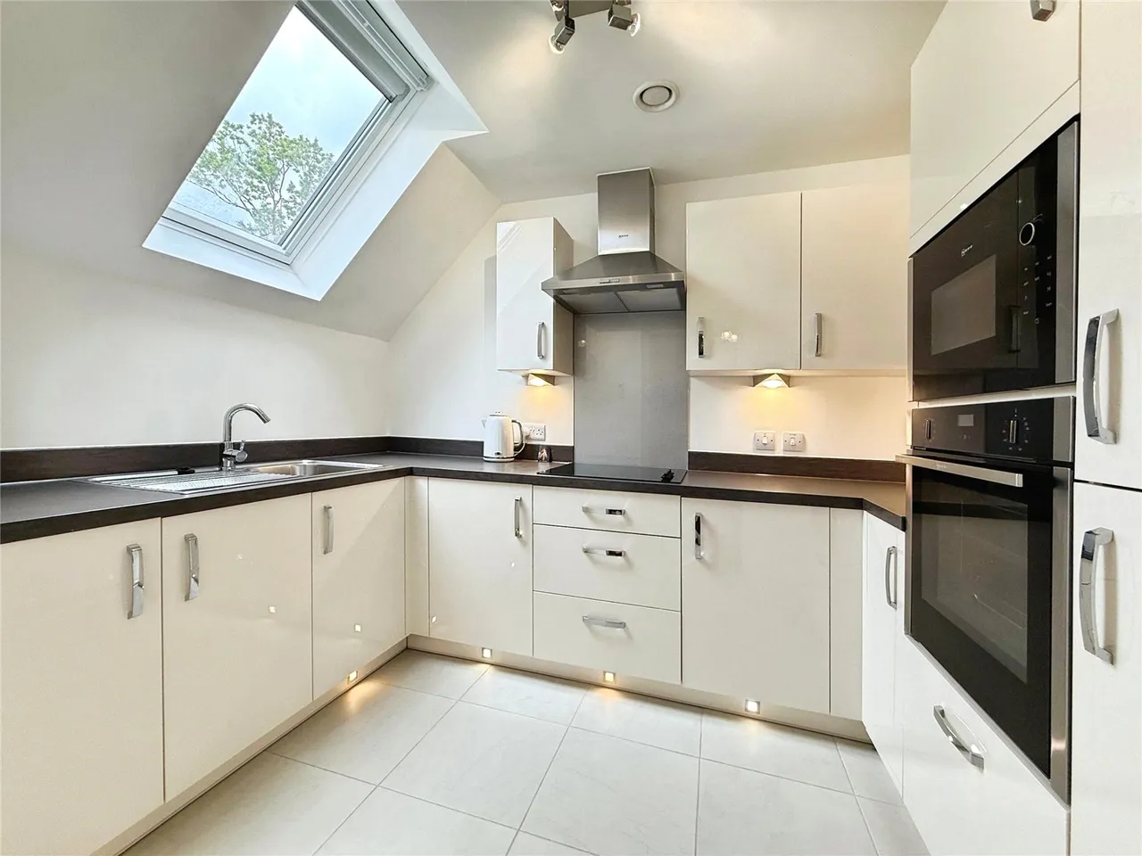 Birch Place, Dukes Ride, Crowthorne, Berkshire, RG45 6GT, photo 24