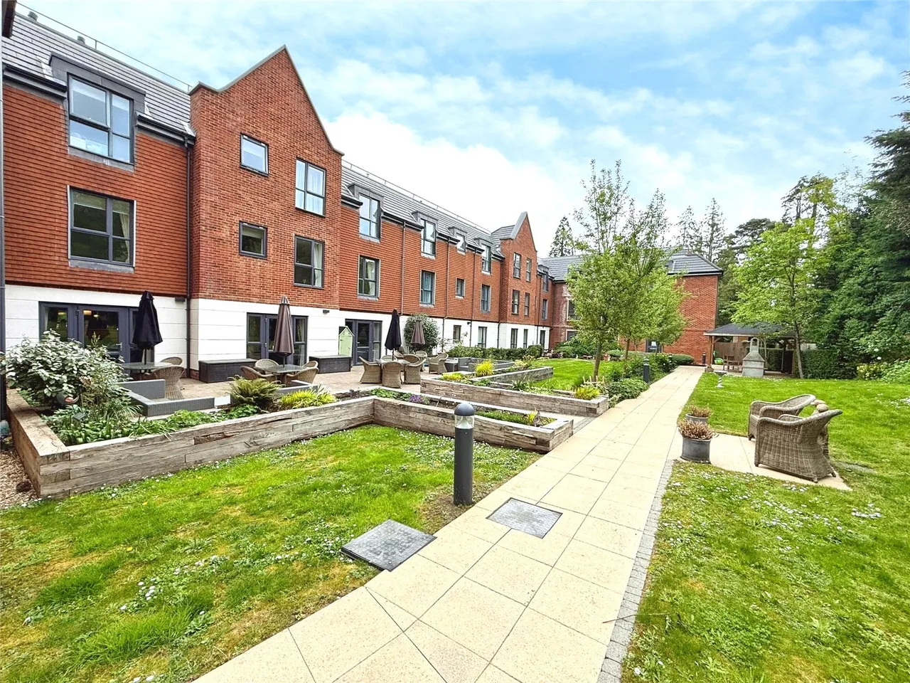 Birch Place, Dukes Ride, Crowthorne, Berkshire, RG45 6GT, photo 22