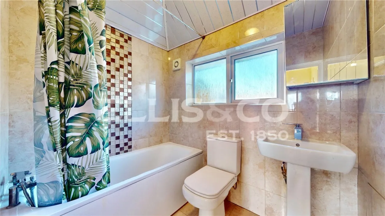 Neeld Crescent, Wembley, HA9, photo 4
