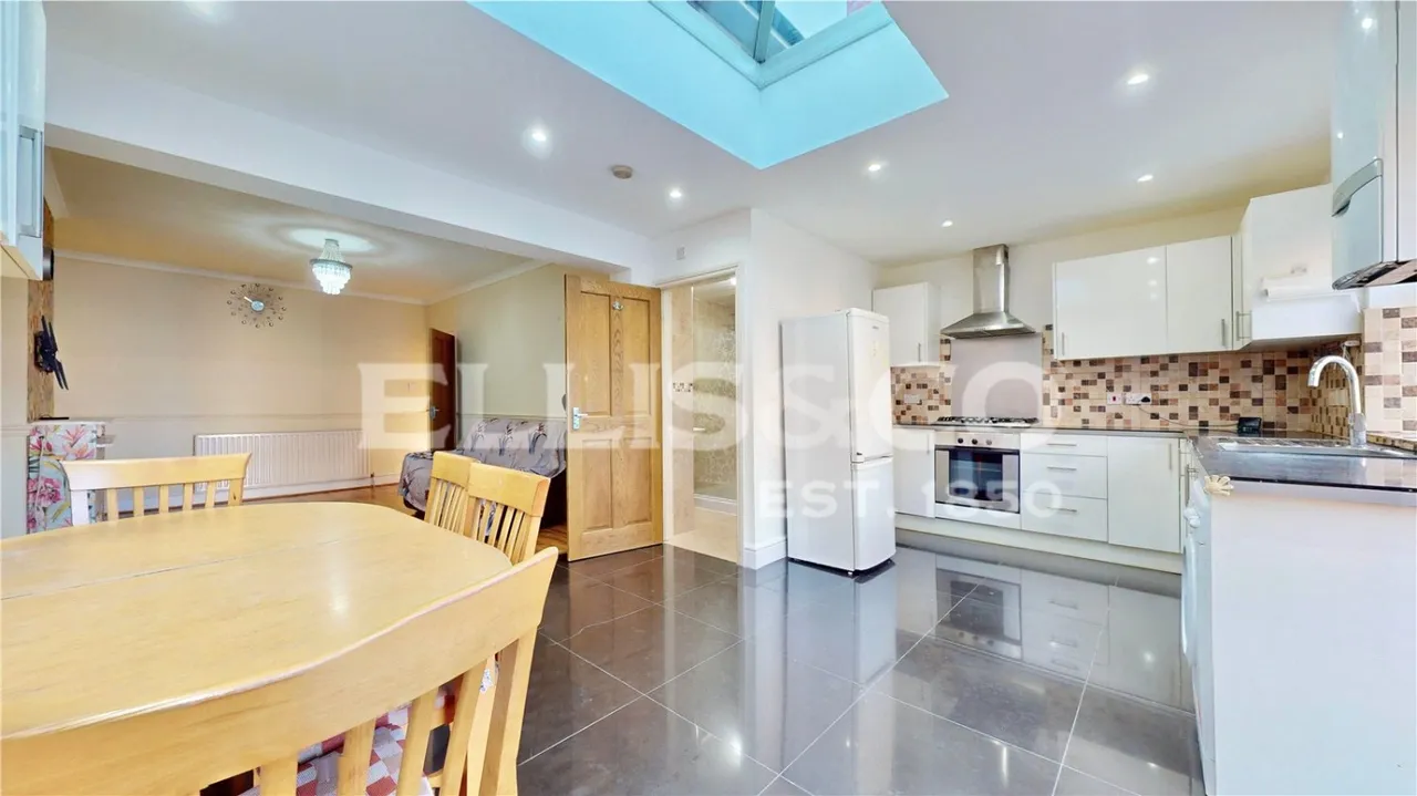 Neeld Crescent, Wembley, HA9, photo 3