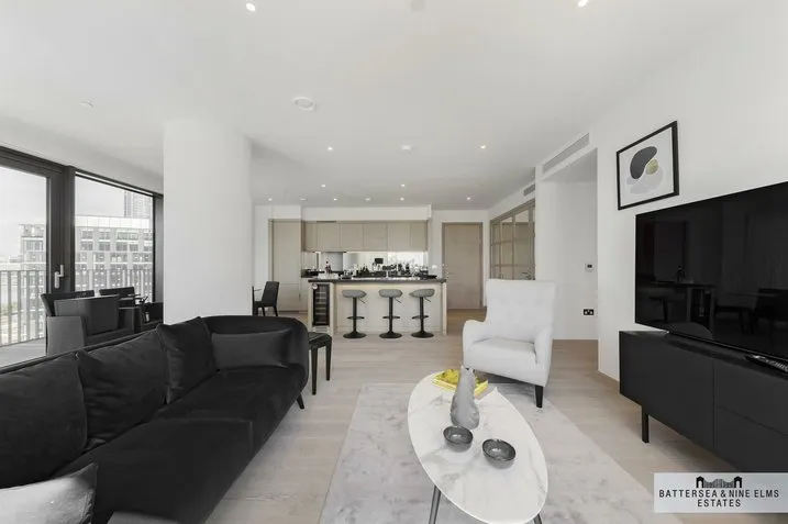 2 bed flat for sale, Embassy Gardens, SW11
