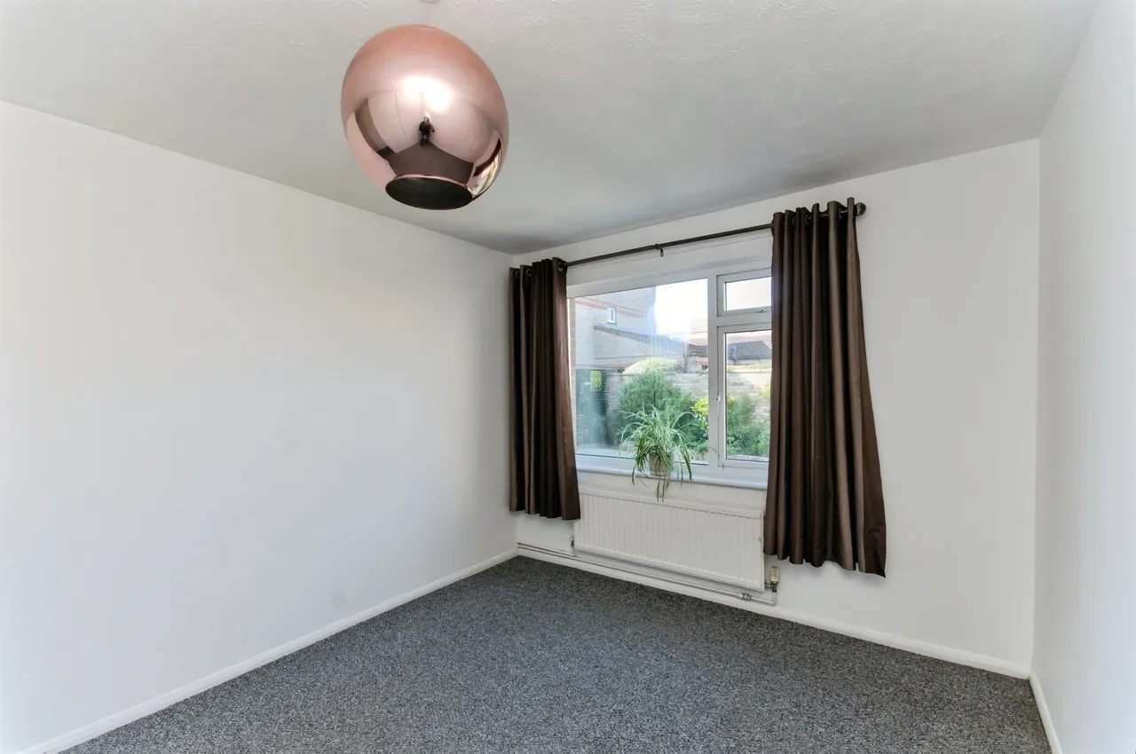Gardner Close, Eastbourne, photo 3