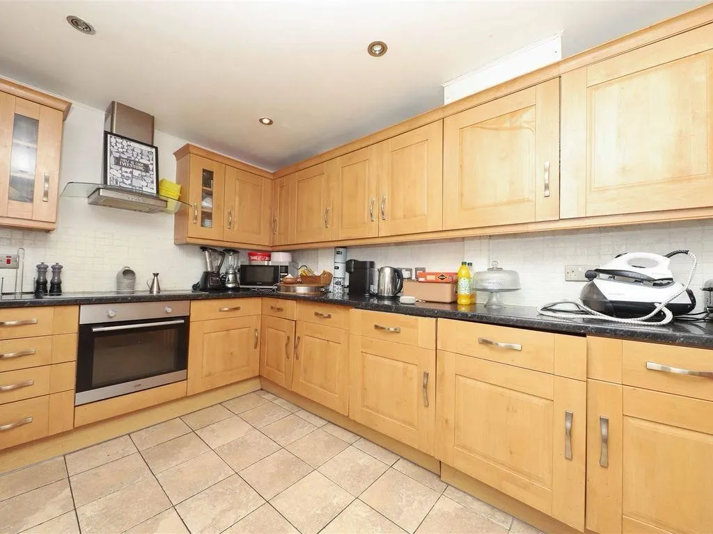 High Street, Uxbridge, UB8, photo 6