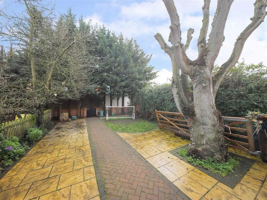 High Street, Uxbridge, UB8, photo 17