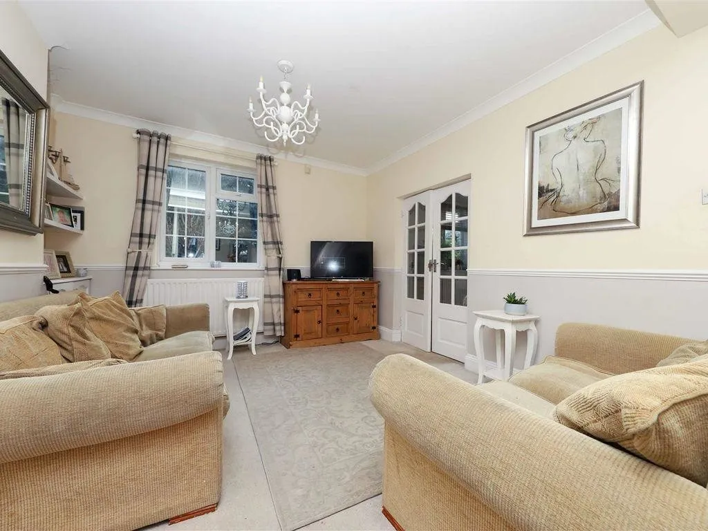High Street, Uxbridge, UB8, photo 2