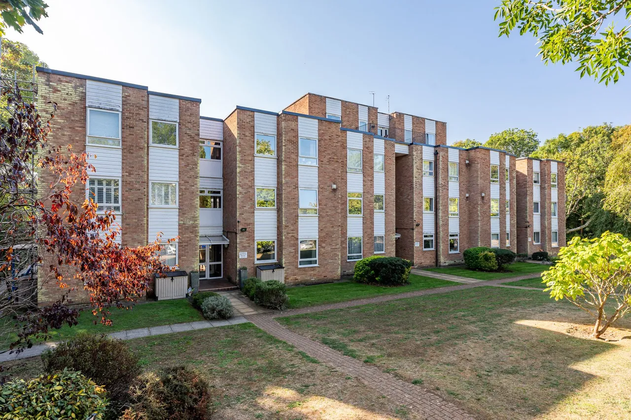 2 bed flat for sale, Trapstyle Road, Ware, SG12