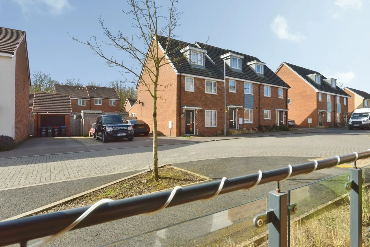 Blue Albion Lane, Whitehouse, Milton Keynes, Buckinghamshire, MK8, photo 16