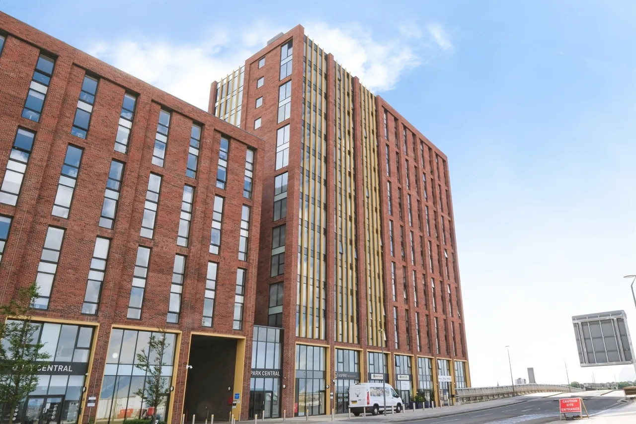2 bed flat for sale, Jesse Hartley Way, Liverpool, L3