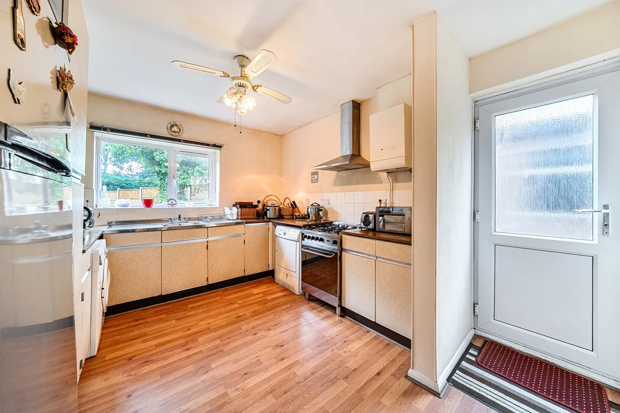 Swakeleys Road, Ickenham, UB10, photo 2