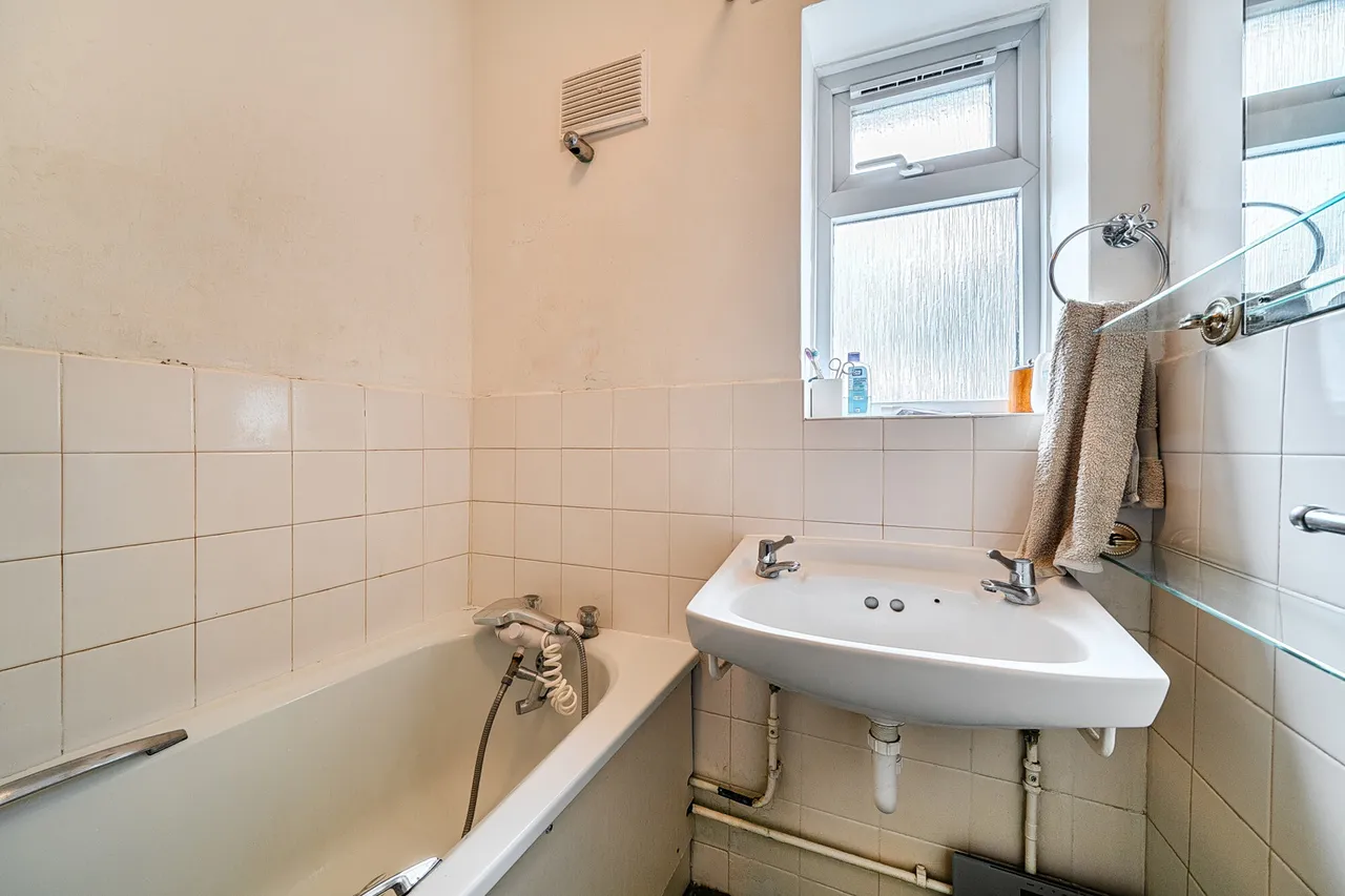 Swakeleys Road, Ickenham, UB10, photo 8