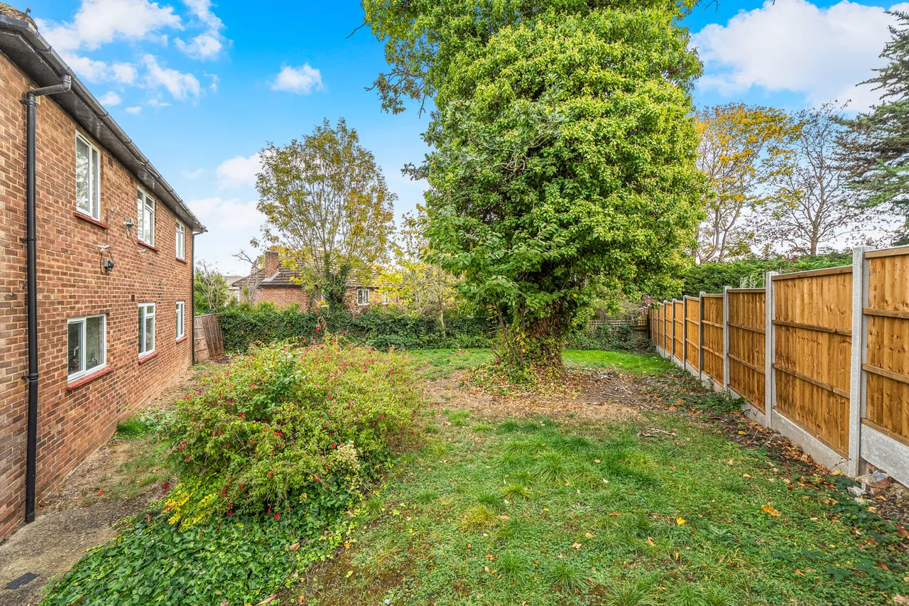 Swakeleys Road, Ickenham, UB10, photo 10