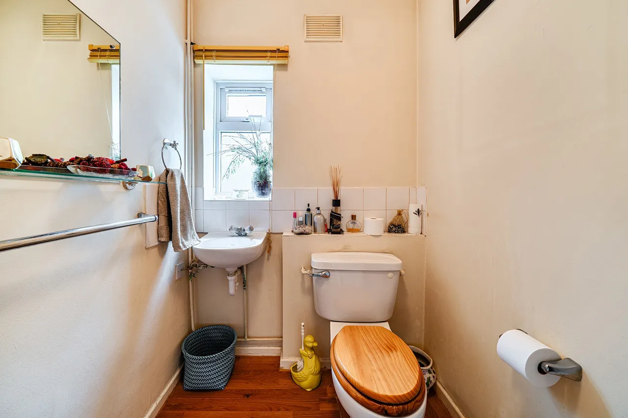 Swakeleys Road, Ickenham, UB10, photo 16