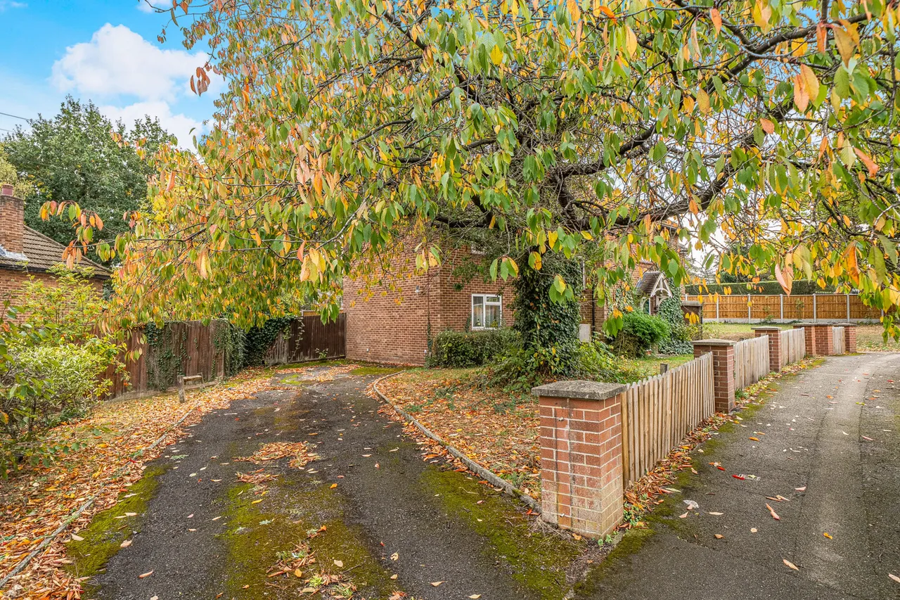 Swakeleys Road, Ickenham, UB10, photo 12