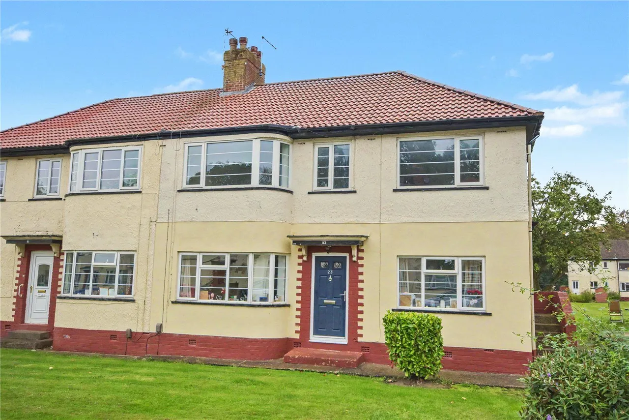2 bed flat for sale, Redesdale Gardens, Leeds, LS16