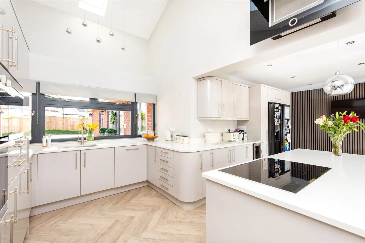 Morton Close, North Marston, MK18, photo 2