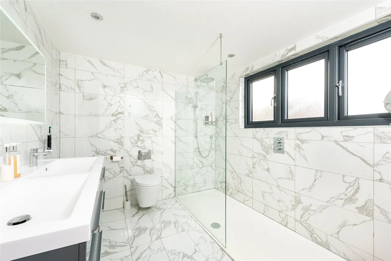 Morton Close, North Marston, MK18, photo 16