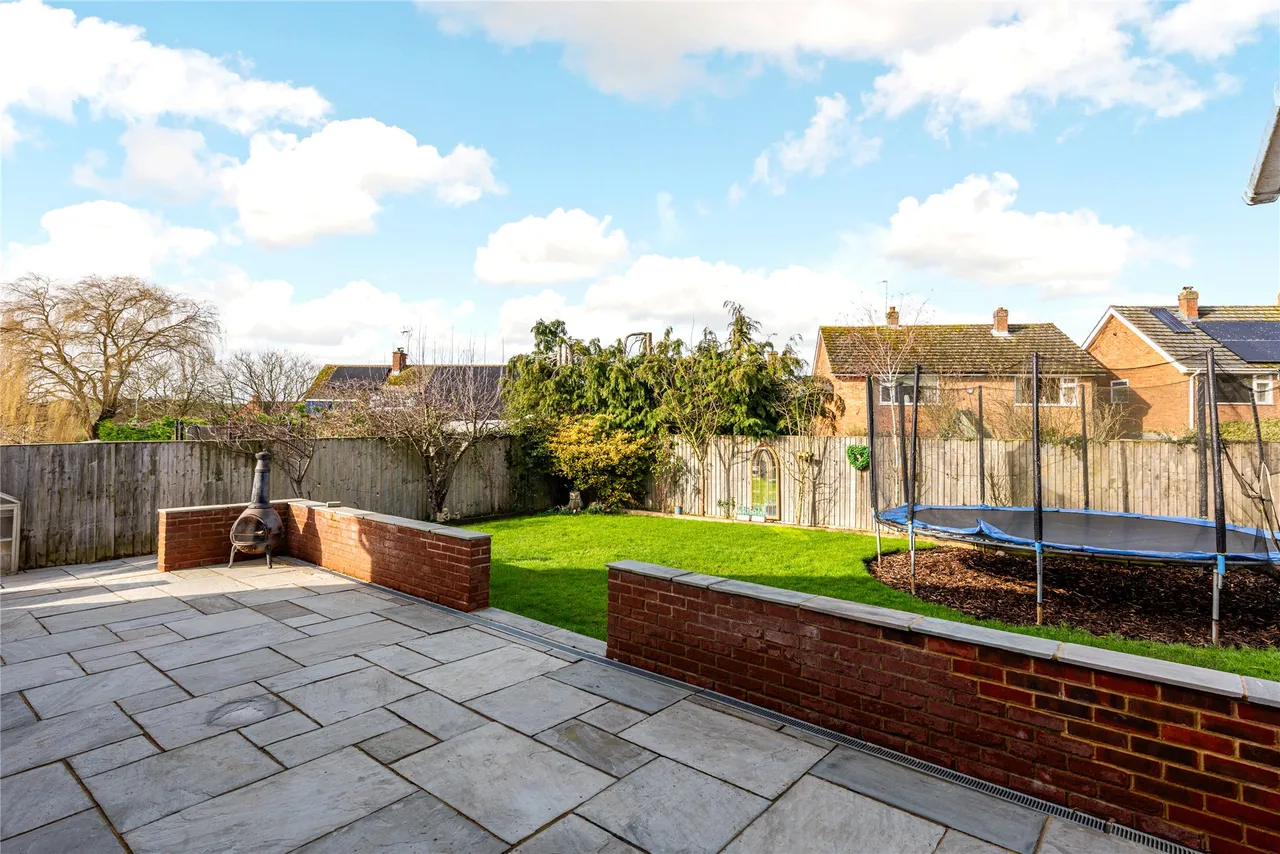 Morton Close, North Marston, MK18, photo 26