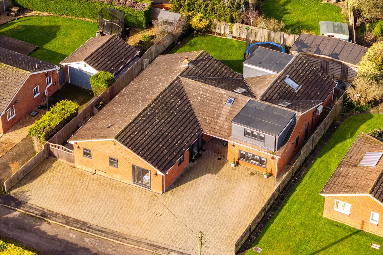 Morton Close, North Marston, MK18, photo 25