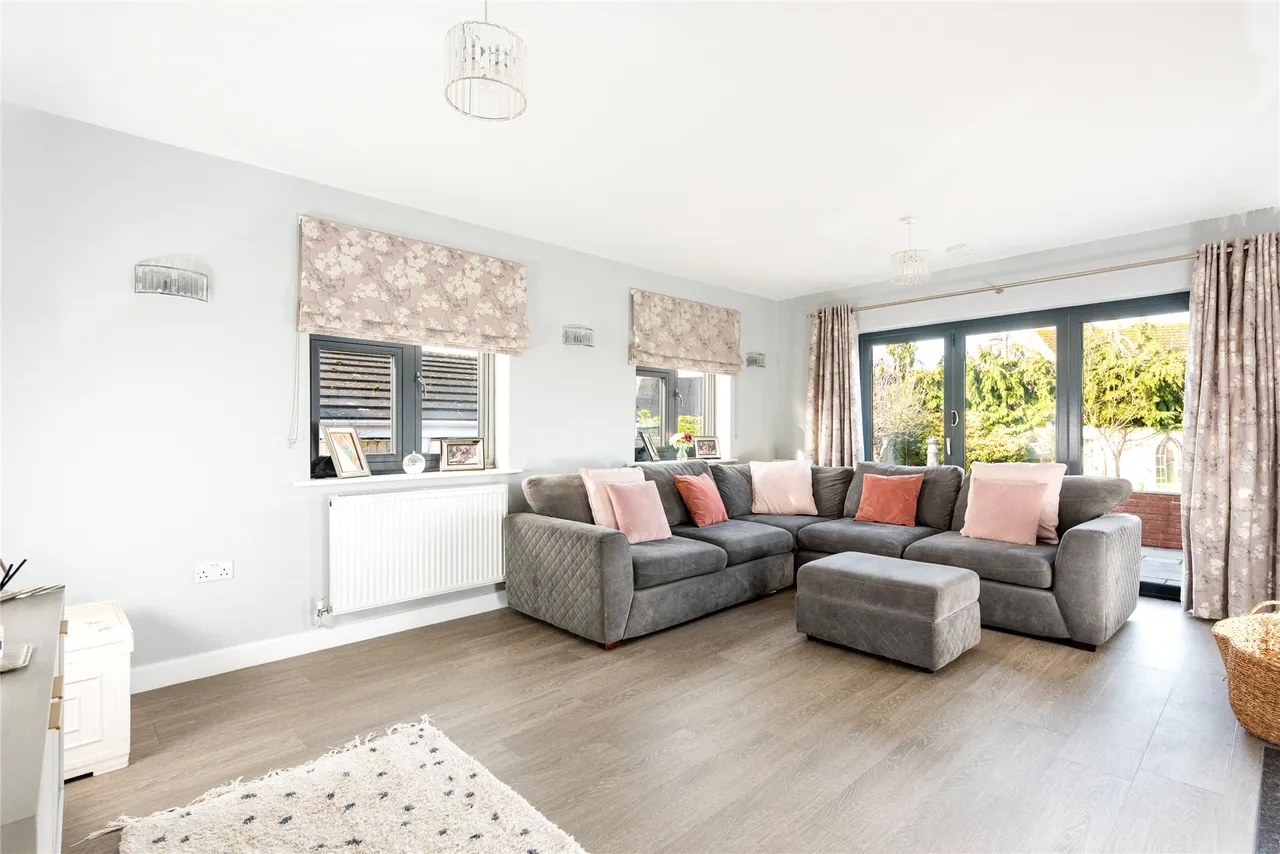 Morton Close, North Marston, MK18, photo 6