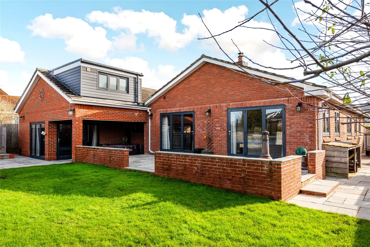 Morton Close, North Marston, MK18, photo 31
