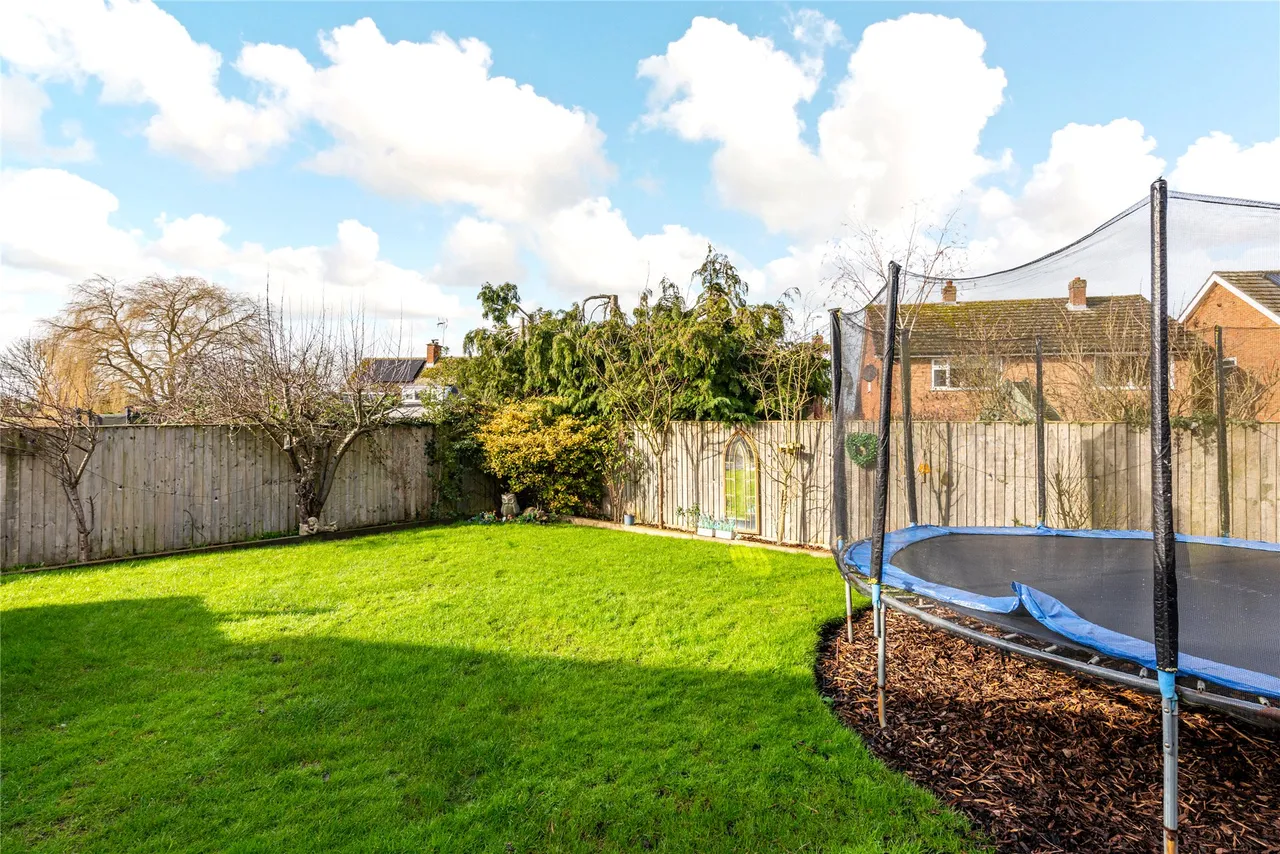 Morton Close, North Marston, MK18, photo 28