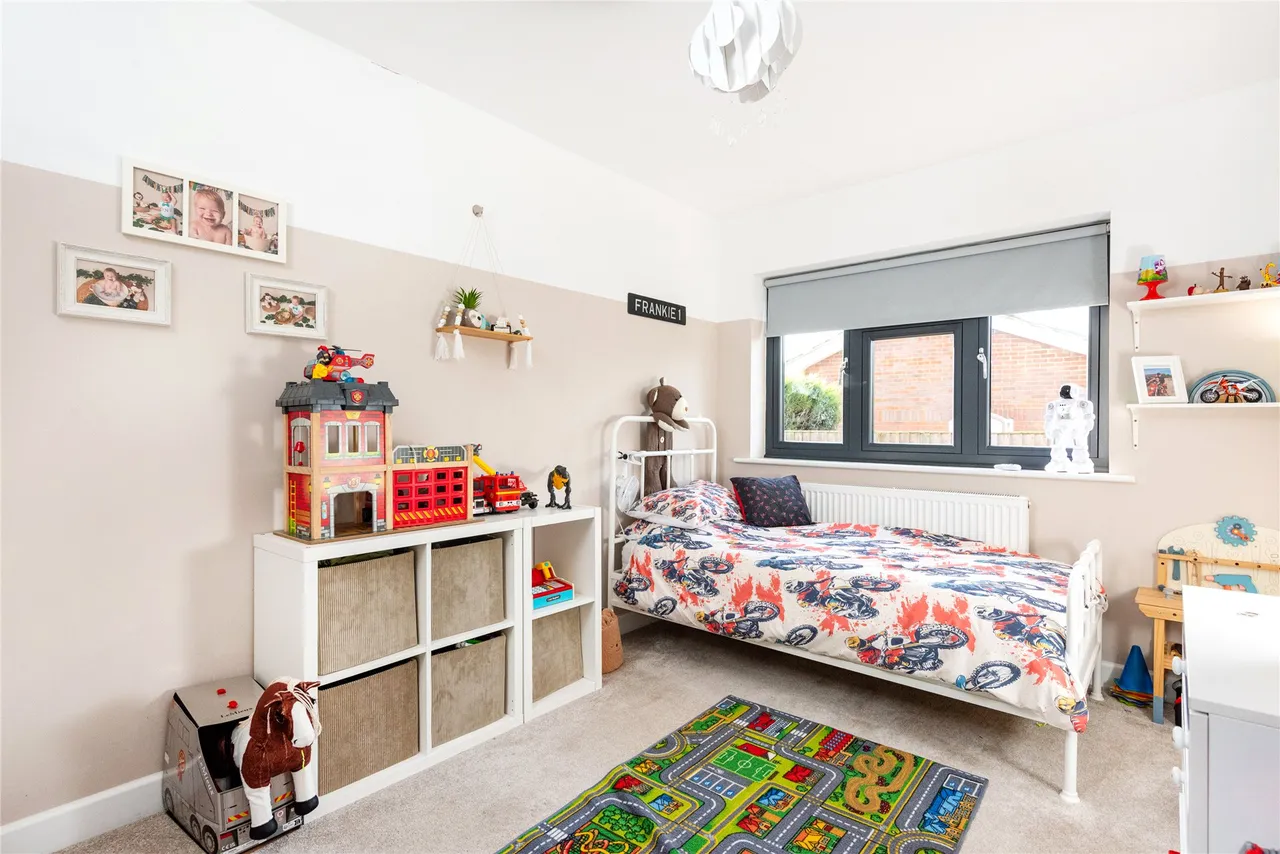 Morton Close, North Marston, MK18, photo 24