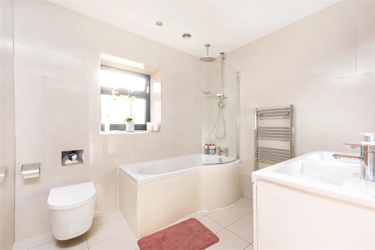 Morton Close, North Marston, MK18, photo 21